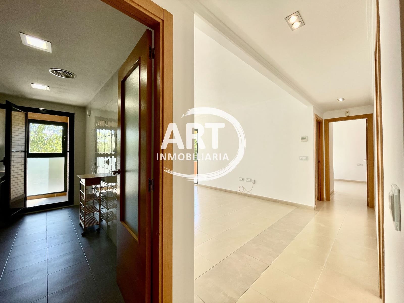 2 slaapkamer Flat te koop in La Pobla de Vallbona met zwembad garage - € 280.000 (Ref: 9232272)