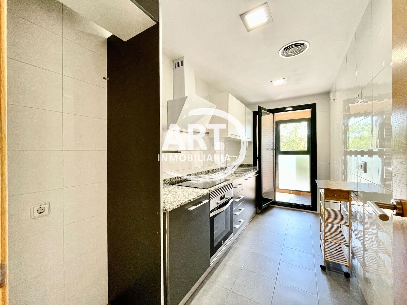 2 slaapkamer Flat te koop in La Pobla de Vallbona met zwembad garage - € 280.000 (Ref: 9232272)