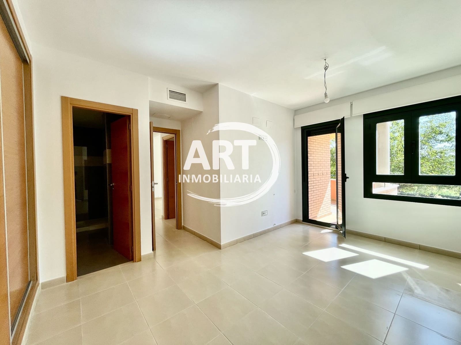 2 slaapkamer Flat te koop in La Pobla de Vallbona met zwembad garage - € 280.000 (Ref: 9232272)