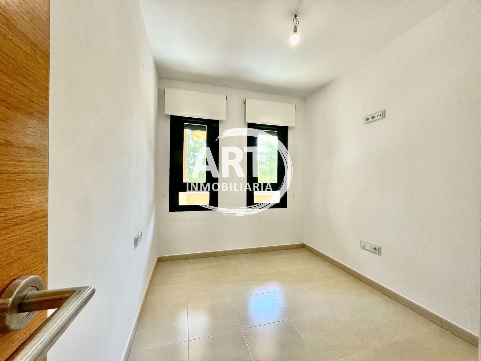 2 slaapkamer Flat te koop in La Pobla de Vallbona met zwembad garage - € 280.000 (Ref: 9232272)