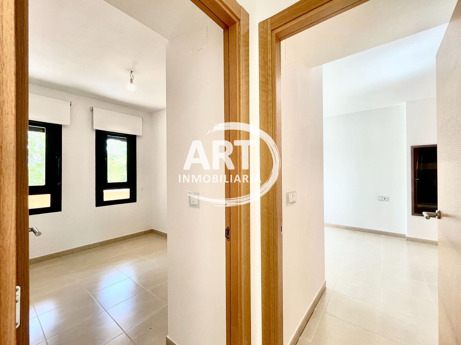 2 slaapkamer Flat te koop in La Pobla de Vallbona met zwembad garage - € 280.000 (Ref: 9232272)
