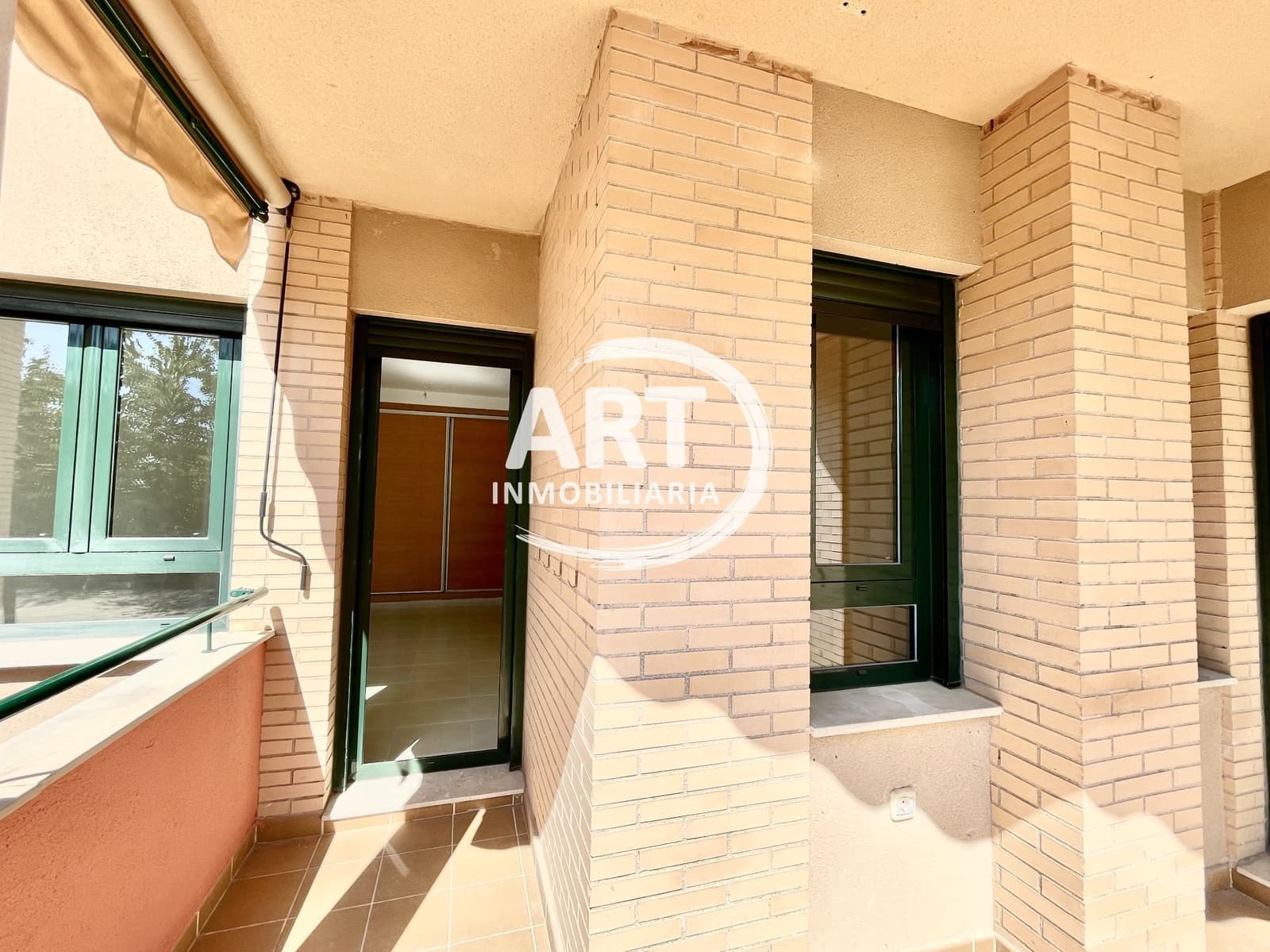 2 slaapkamer Flat te koop in La Pobla de Vallbona met zwembad garage - € 280.000 (Ref: 9232272)