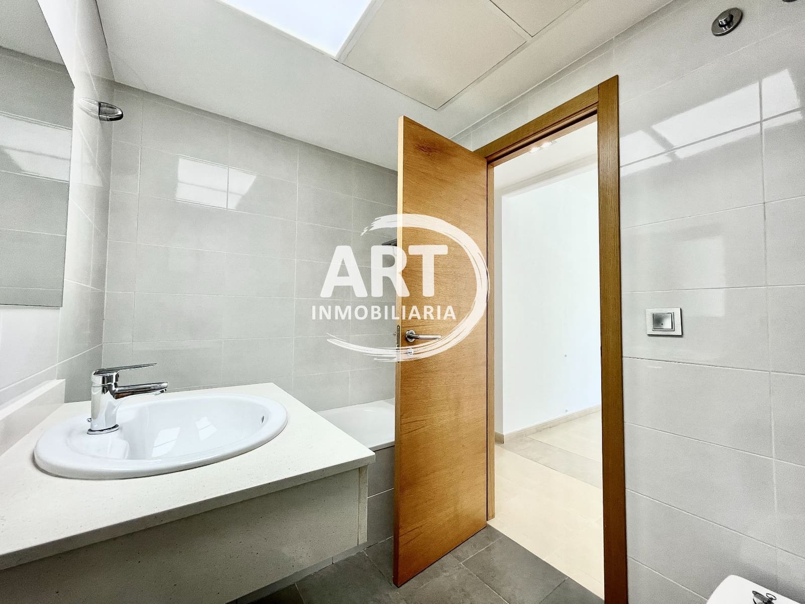 2 slaapkamer Flat te koop in La Pobla de Vallbona met zwembad garage - € 280.000 (Ref: 9232272)