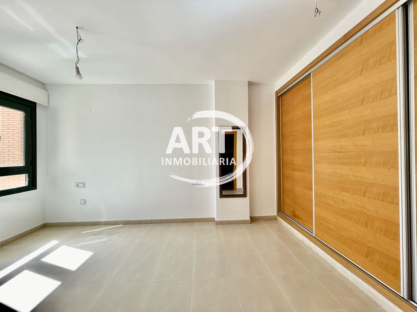 2 slaapkamer Flat te koop in La Pobla de Vallbona met zwembad garage - € 280.000 (Ref: 9232272)