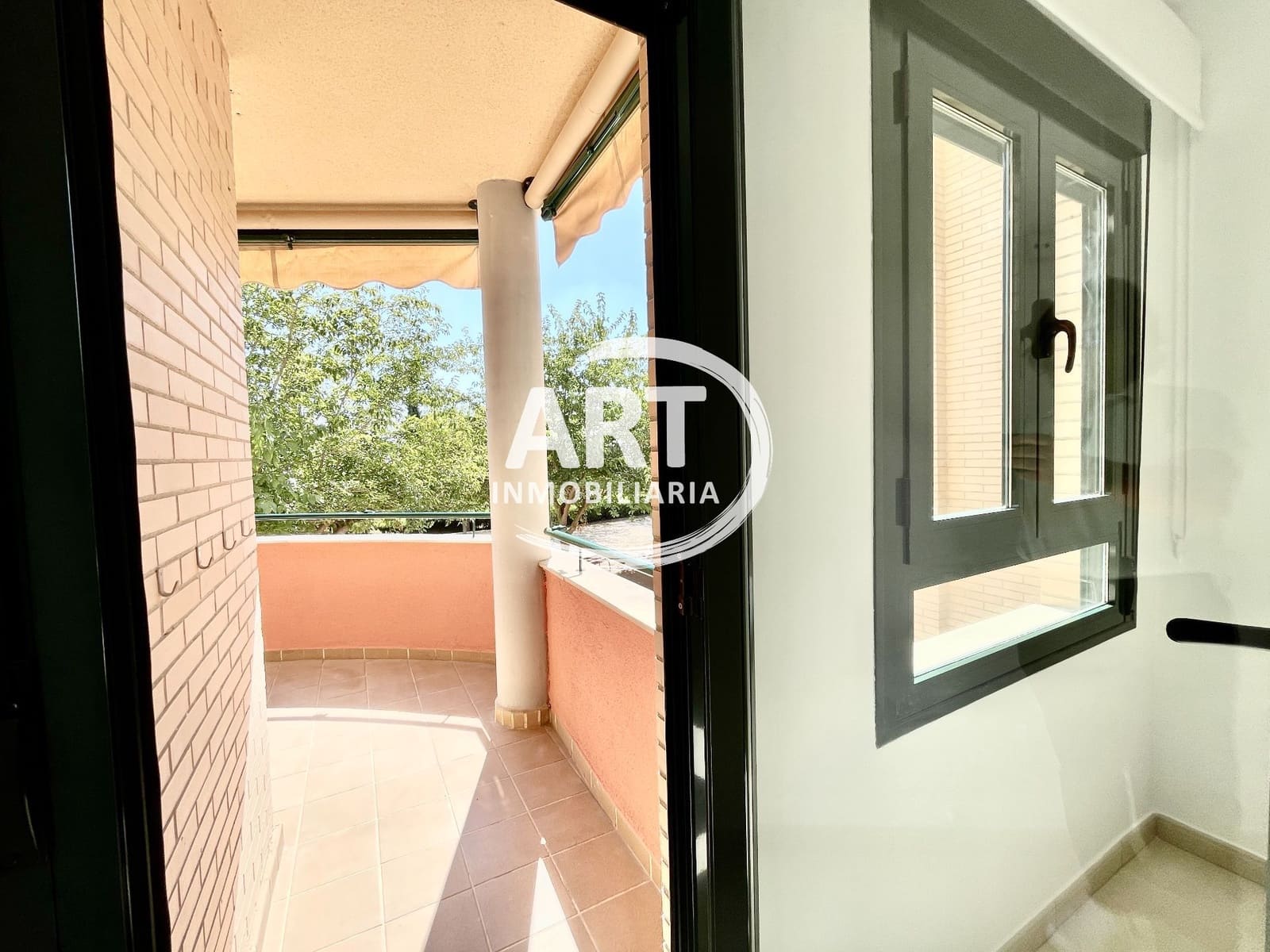 2 slaapkamer Flat te koop in La Pobla de Vallbona met zwembad garage - € 280.000 (Ref: 9232272)