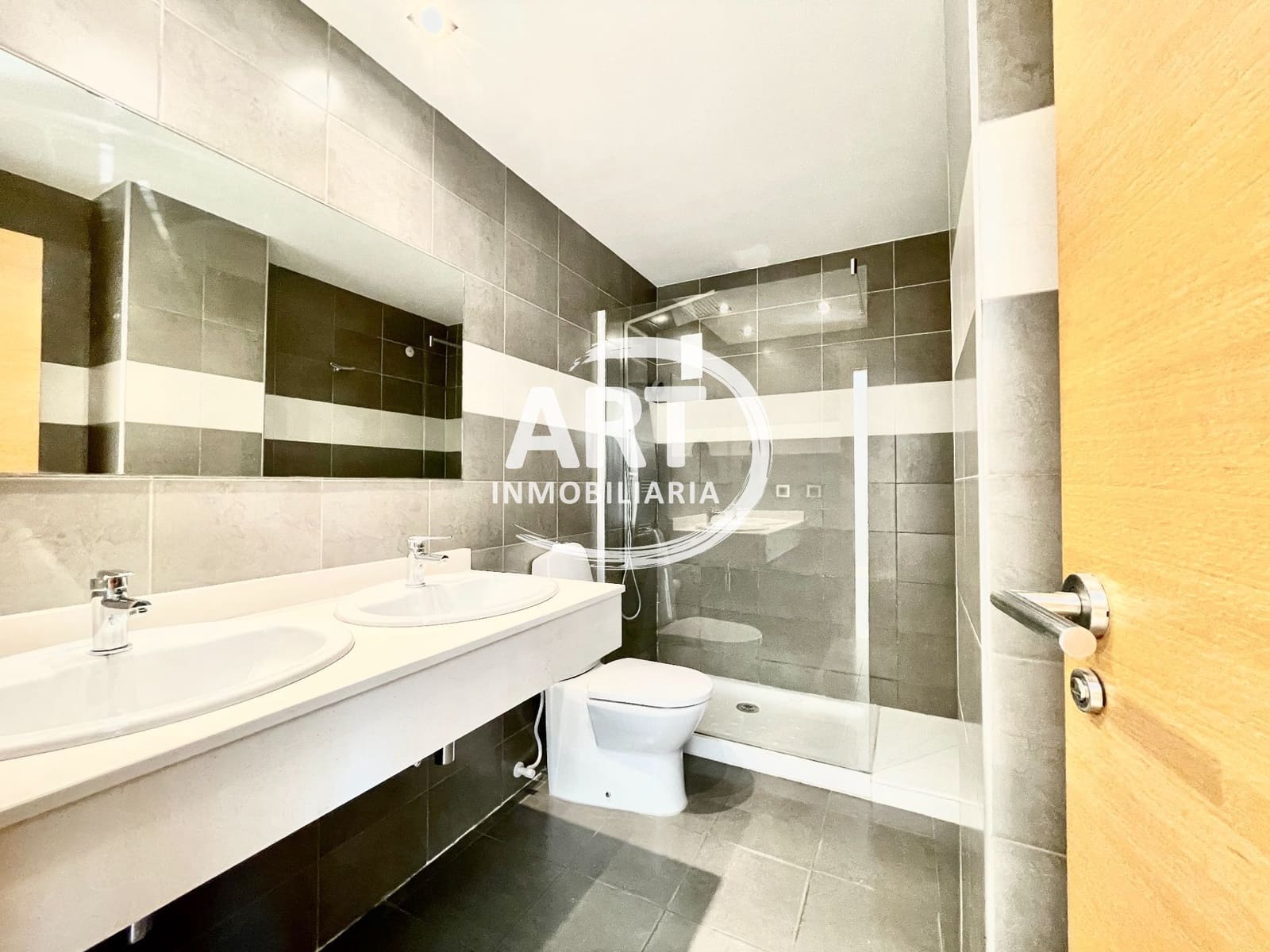 2 slaapkamer Flat te koop in La Pobla de Vallbona met zwembad garage - € 280.000 (Ref: 9232272)