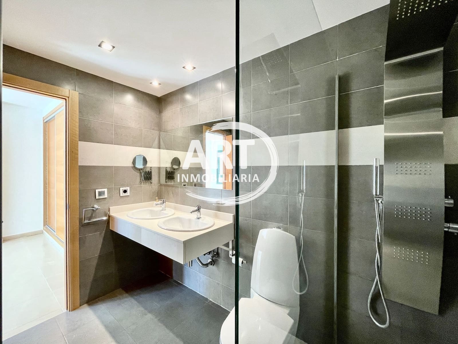 2 slaapkamer Flat te koop in La Pobla de Vallbona met zwembad garage - € 280.000 (Ref: 9232272)