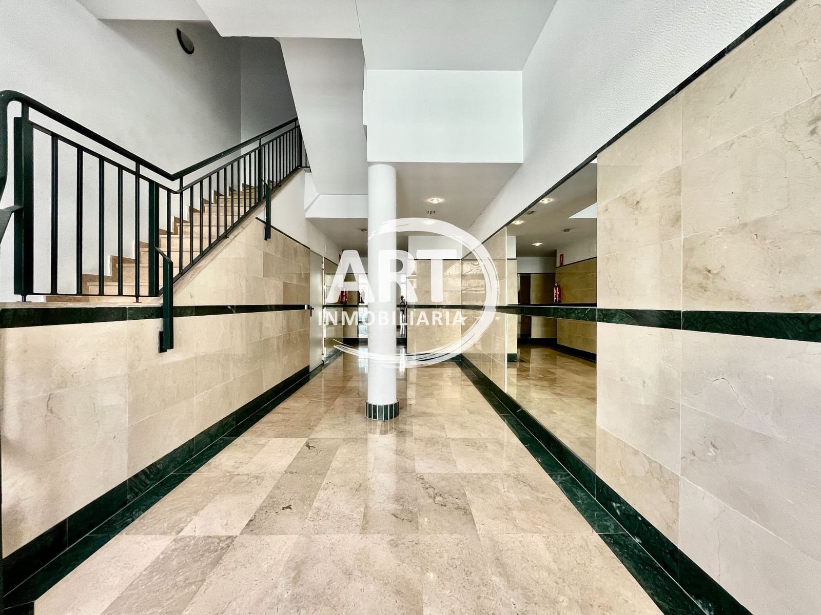 2 slaapkamer Flat te koop in La Pobla de Vallbona met zwembad garage - € 280.000 (Ref: 9232272)