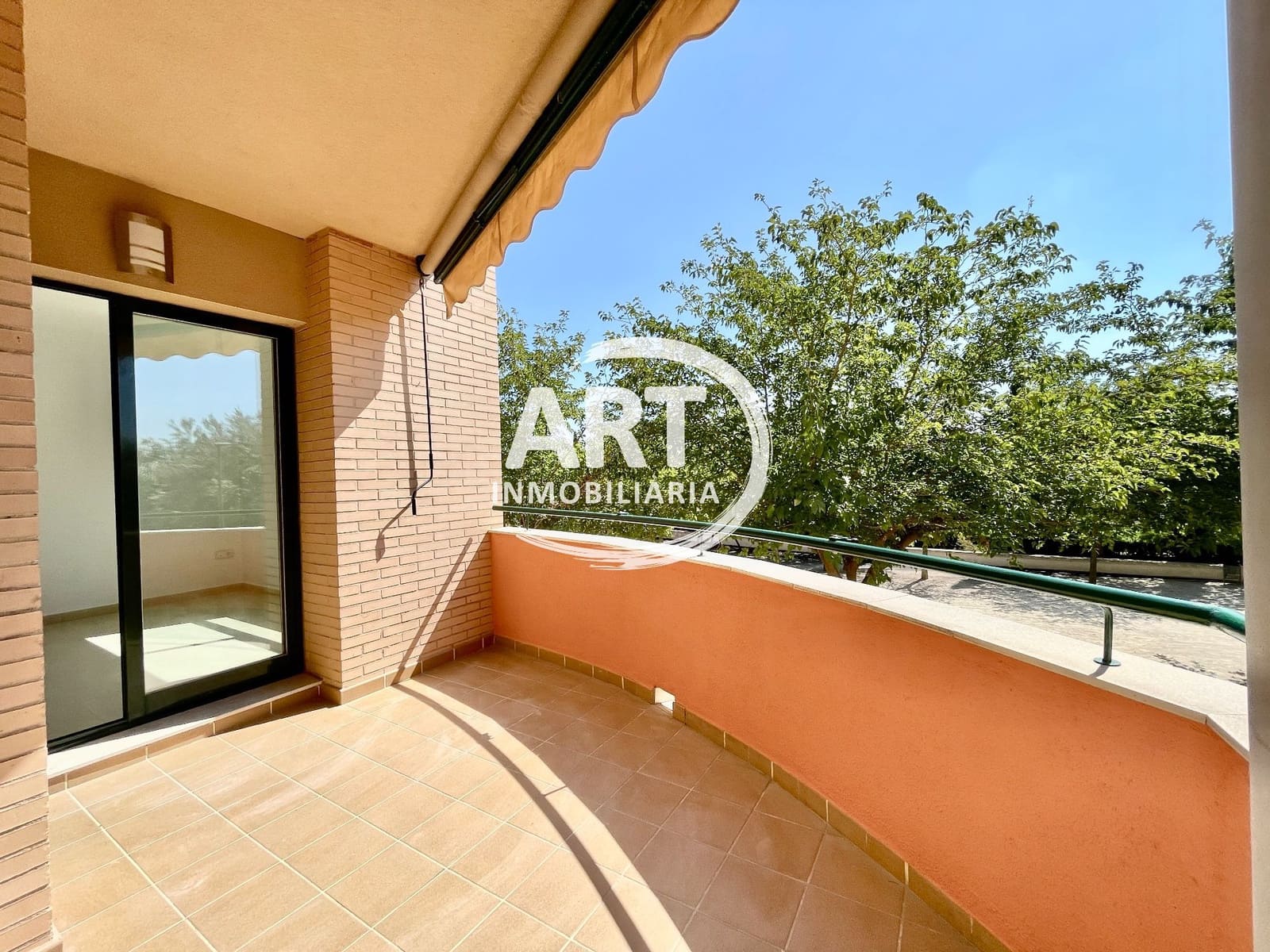 2 slaapkamer Flat te koop in La Pobla de Vallbona met zwembad garage - € 280.000 (Ref: 9232272)