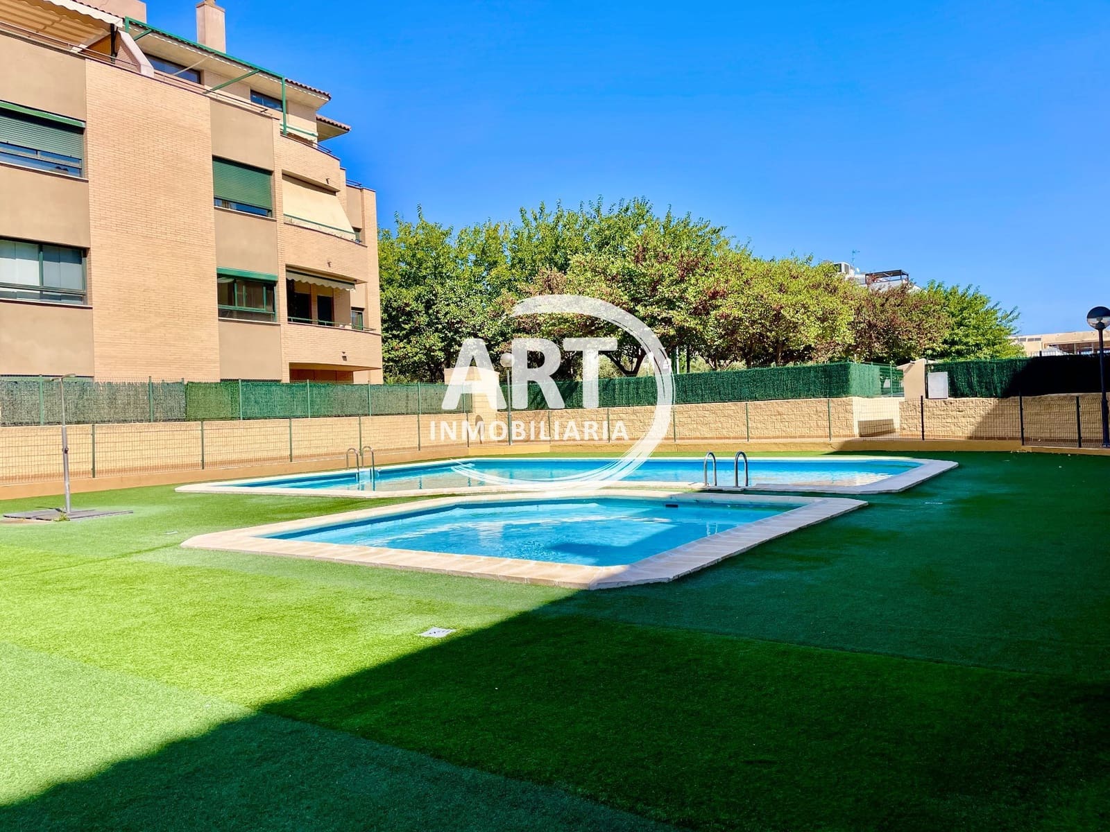 2 slaapkamer Flat te koop in La Pobla de Vallbona met zwembad garage - € 280.000 (Ref: 9232272)