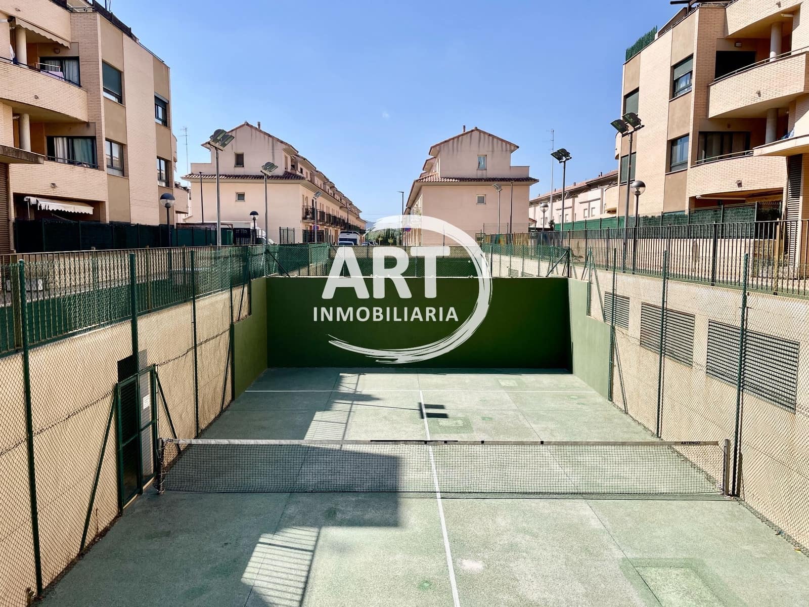 2 slaapkamer Flat te koop in La Pobla de Vallbona met zwembad garage - € 280.000 (Ref: 9232272)