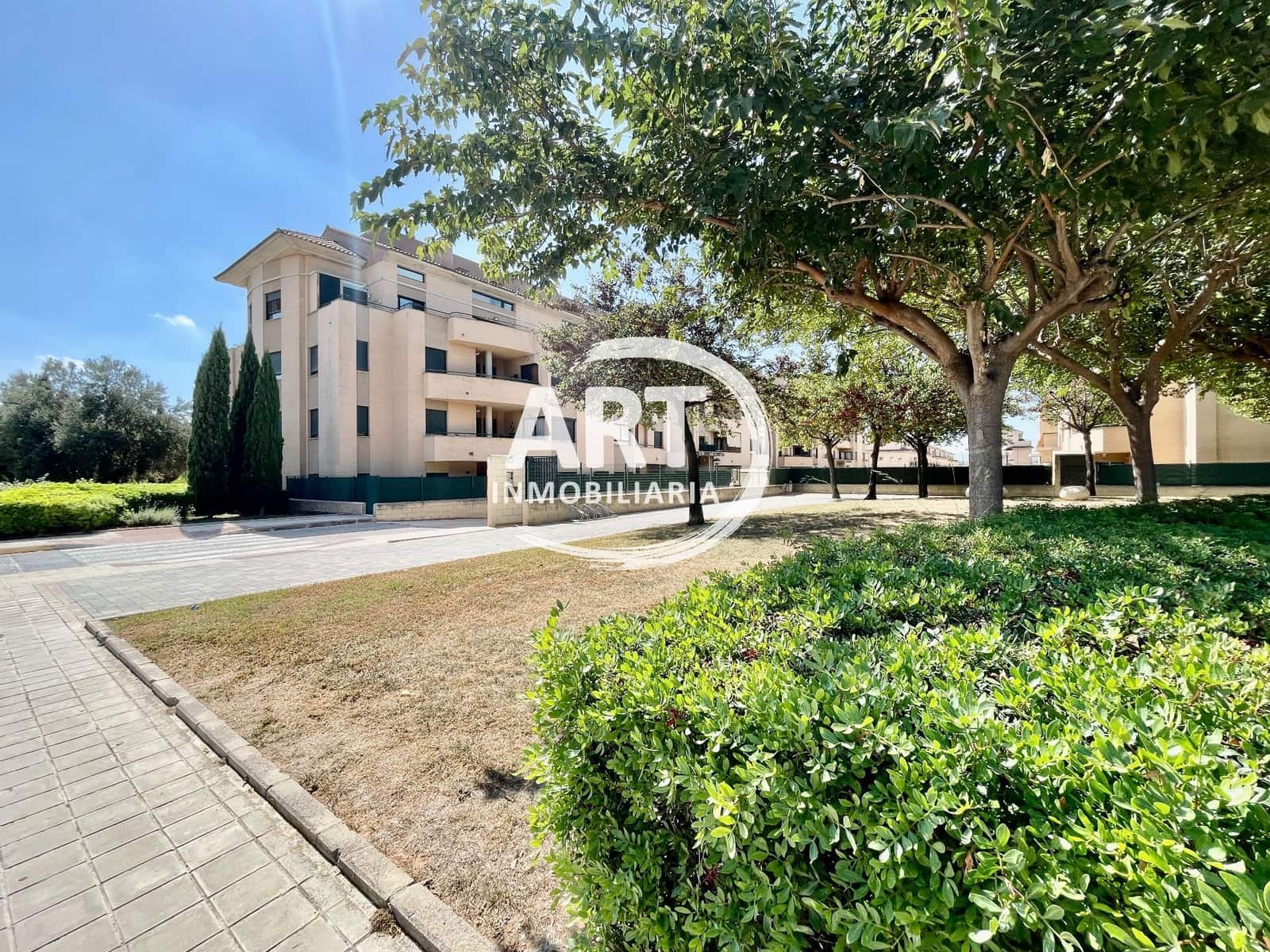 2 slaapkamer Flat te koop in La Pobla de Vallbona met zwembad garage - € 280.000 (Ref: 9232272)