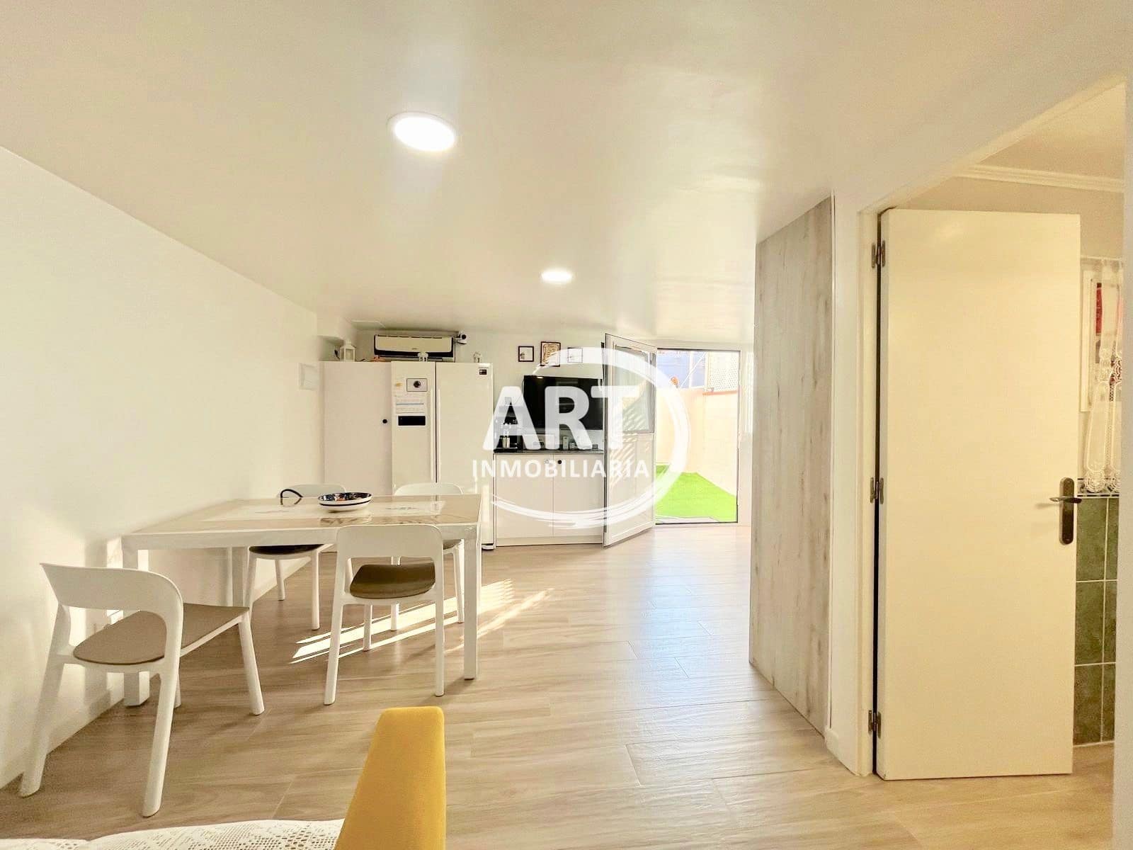 3 sypialnia Dom blizniak na sprzedaż w La Pobla de Vallbona z basenem garażem - 385 000 € (Ref: 9294169)