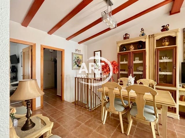 3 bedroom Semi-detached Villa for sale in La Pobla de Vallbona with pool garage - € 385,000 (Ref: 9294169)