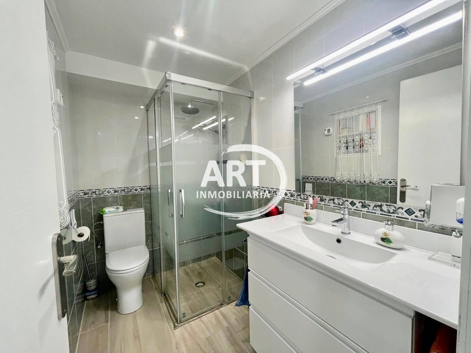 3 sypialnia Dom blizniak na sprzedaż w La Pobla de Vallbona z basenem garażem - 385 000 € (Ref: 9294169)