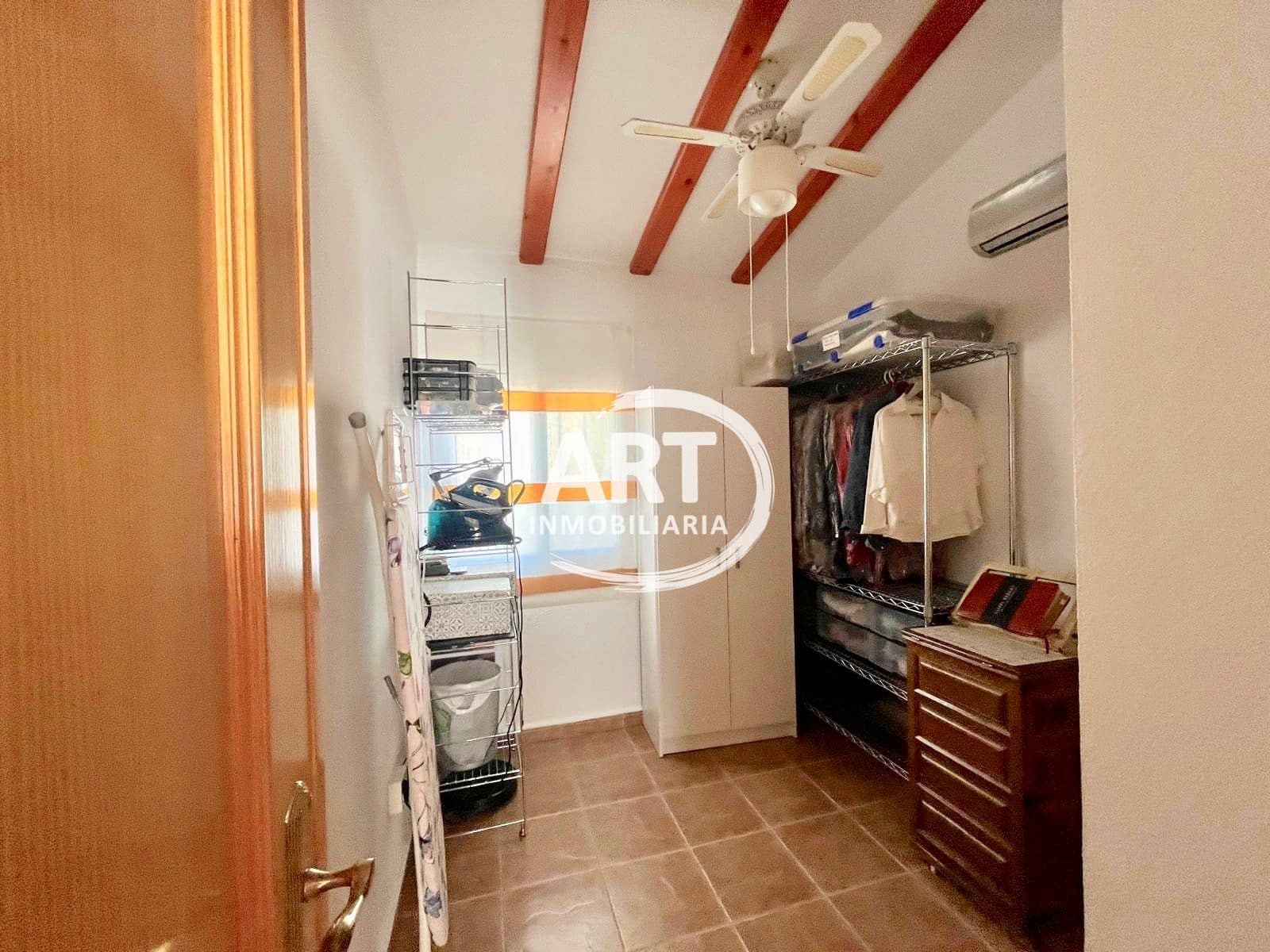 3 sypialnia Dom blizniak na sprzedaż w La Pobla de Vallbona z basenem garażem - 385 000 € (Ref: 9294169)