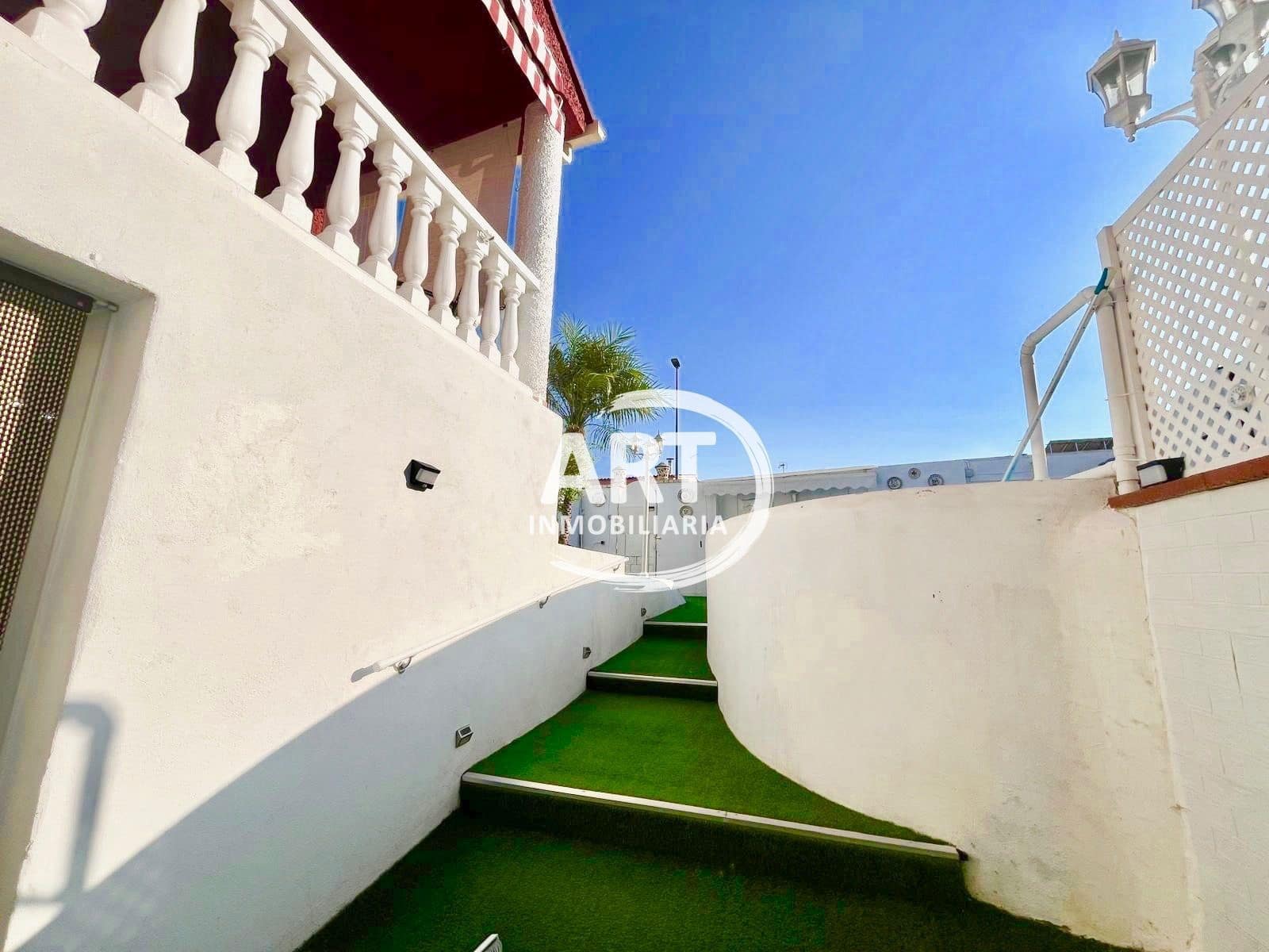 3 sypialnia Dom blizniak na sprzedaż w La Pobla de Vallbona z basenem garażem - 385 000 € (Ref: 9294169)