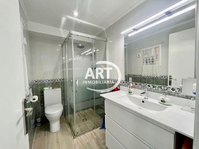 3 bedroom Semi-detached Villa for sale in La Pobla de Vallbona with pool garage - € 385,000 (Ref: 9294169)