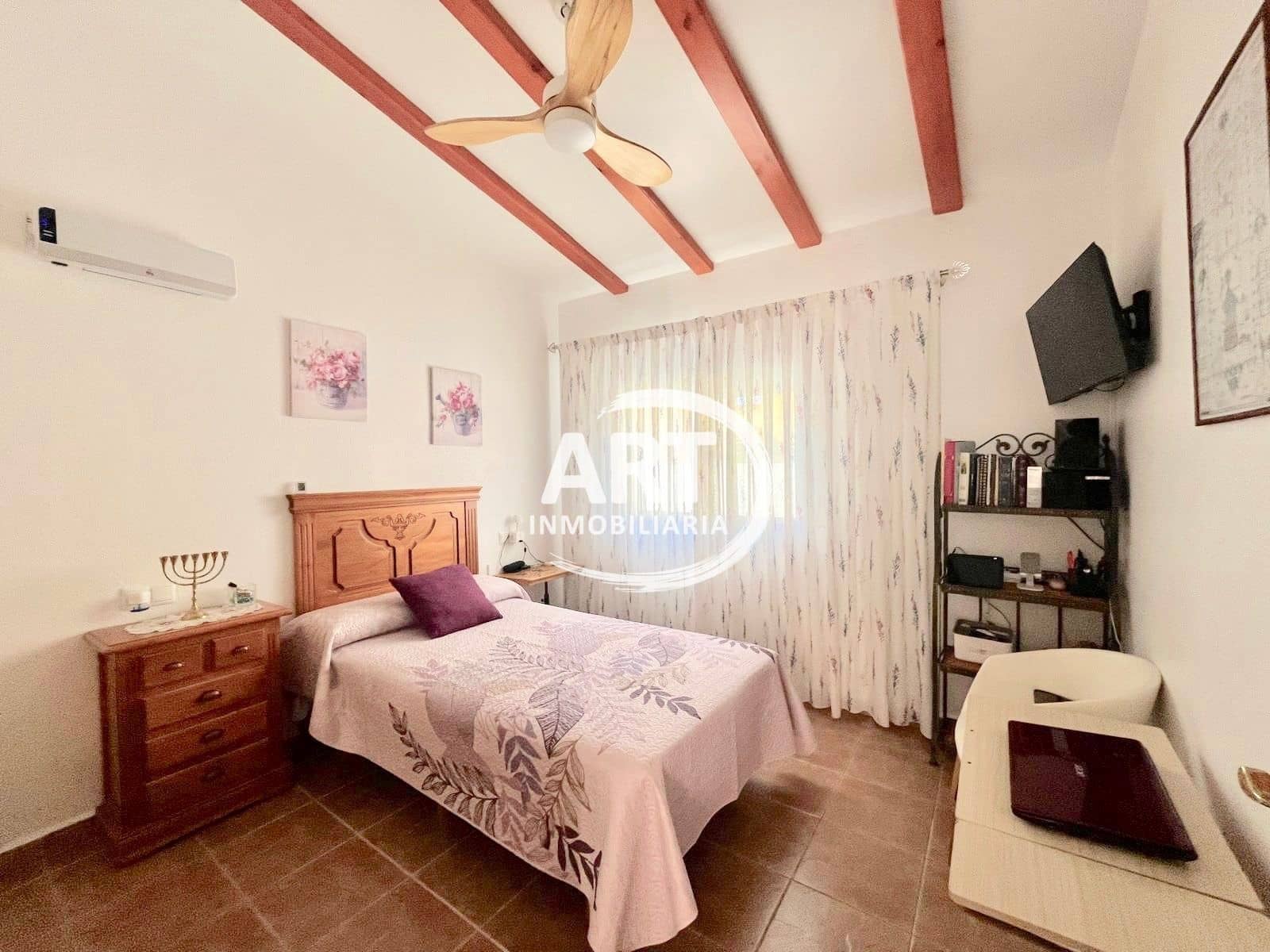 3 sypialnia Dom blizniak na sprzedaż w La Pobla de Vallbona z basenem garażem - 385 000 € (Ref: 9294169)