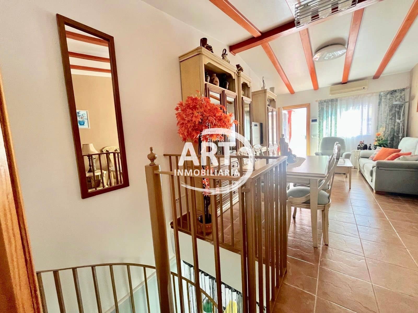 3 sypialnia Dom blizniak na sprzedaż w La Pobla de Vallbona z basenem garażem - 385 000 € (Ref: 9294169)