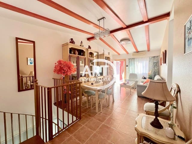 3 bedroom Semi-detached Villa for sale in La Pobla de Vallbona with pool garage - € 385,000 (Ref: 9294169)