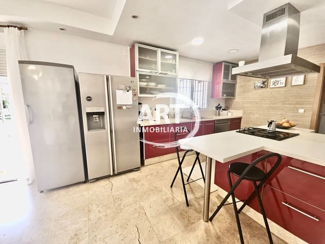 4 sovrum Villa till salu i Bétera med pool garage - 700 000 € (Ref: 9303051)