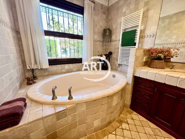 4 Zimmer Villa zu verkaufen in L'Eliana mit Pool Garage - 1.260.000 € (Ref: 9310475)
