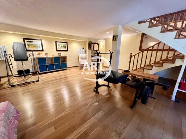 4 Zimmer Villa zu verkaufen in L'Eliana mit Pool Garage - 1.260.000 € (Ref: 9310475)