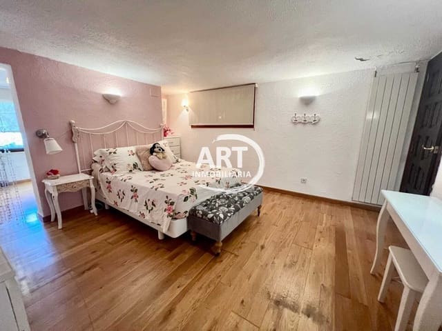 4 Zimmer Villa zu verkaufen in L'Eliana mit Pool Garage - 1.260.000 € (Ref: 9310475)