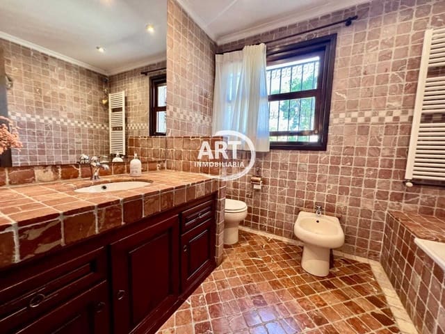 4 Zimmer Villa zu verkaufen in L'Eliana mit Pool Garage - 1.260.000 € (Ref: 9310475)