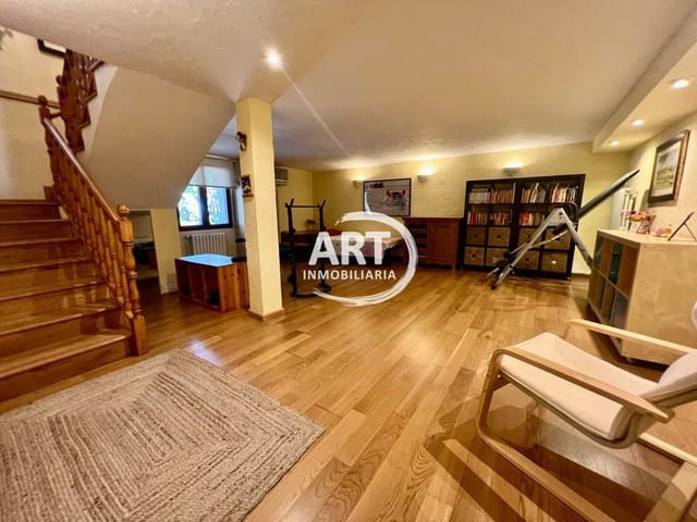 4 Zimmer Villa zu verkaufen in L'Eliana mit Pool Garage - 1.260.000 € (Ref: 9310475)