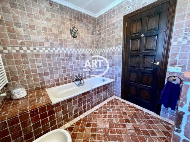4 Zimmer Villa zu verkaufen in L'Eliana mit Pool Garage - 1.260.000 € (Ref: 9310475)