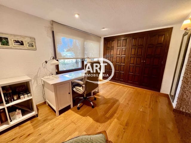 4 Zimmer Villa zu verkaufen in L'Eliana mit Pool Garage - 1.260.000 € (Ref: 9310475)