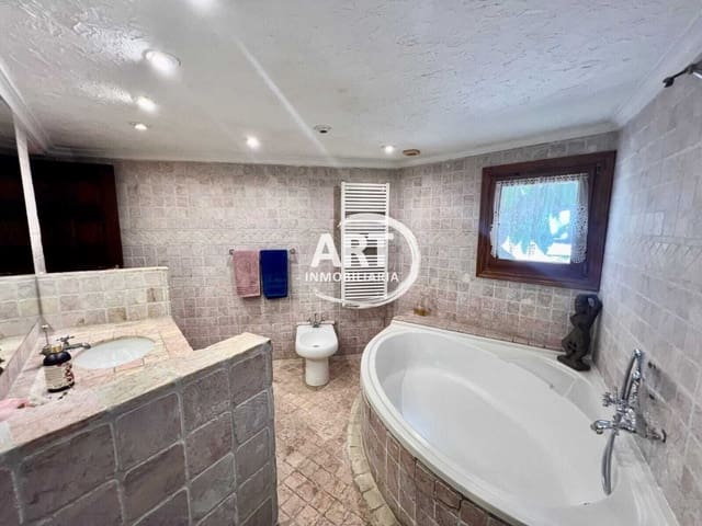 4 Zimmer Villa zu verkaufen in L'Eliana mit Pool Garage - 1.260.000 € (Ref: 9310475)