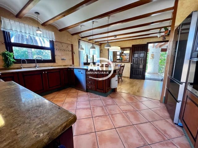 4 Zimmer Villa zu verkaufen in L'Eliana mit Pool Garage - 1.260.000 € (Ref: 9310475)