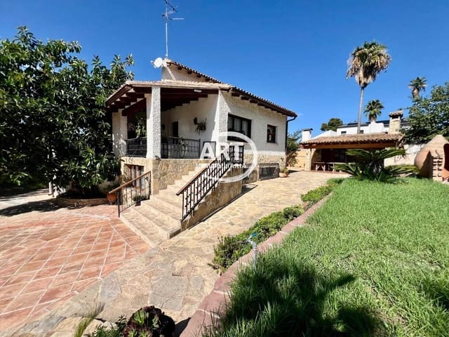 4 Zimmer Villa zu verkaufen in L'Eliana mit Pool Garage - 1.260.000 € (Ref: 9310475)