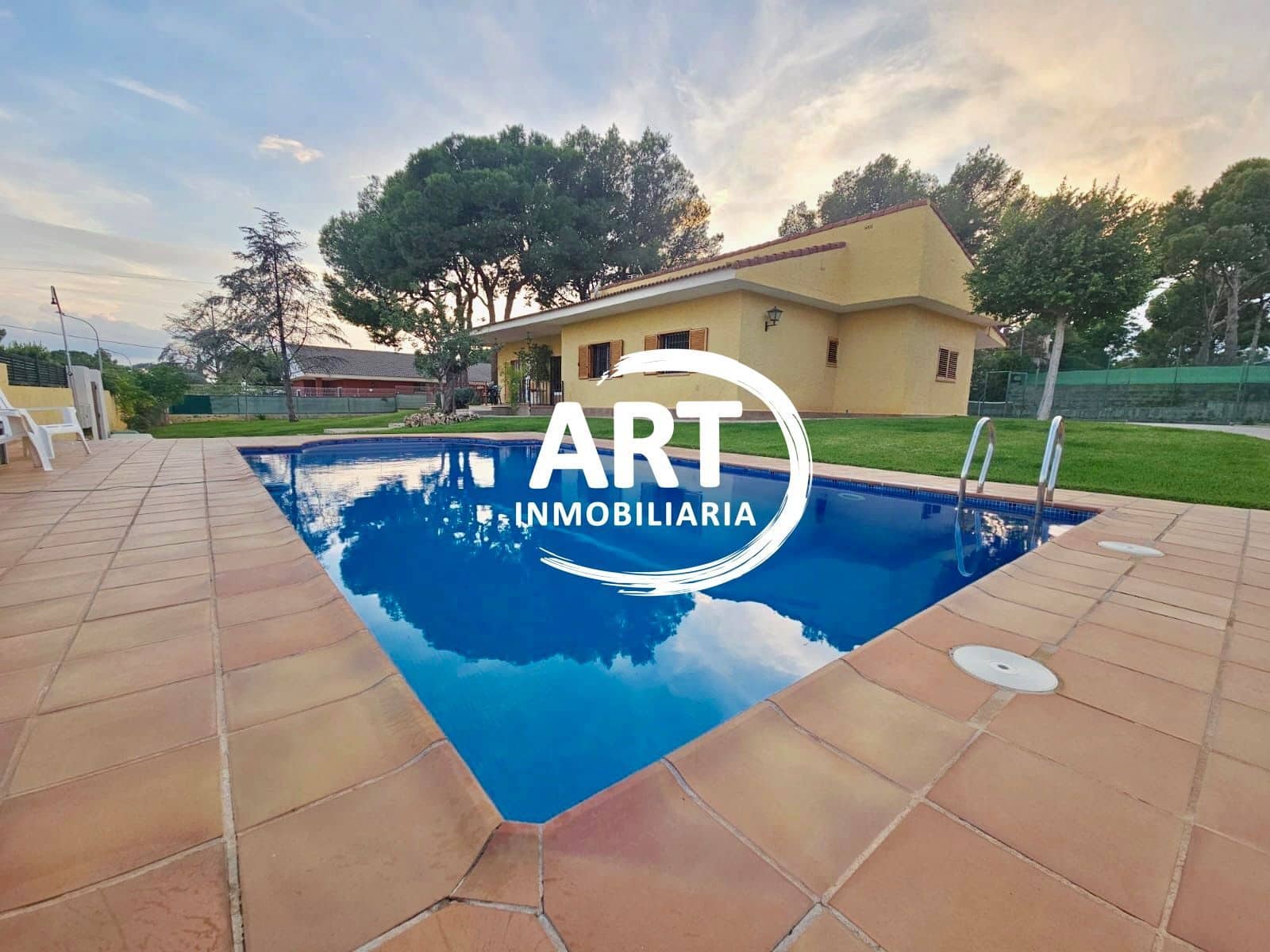 4 soverom Villa til salgs i La Pobla de Vallbona med svømmebasseng garasje - € 595 000 (Ref: 9325929)