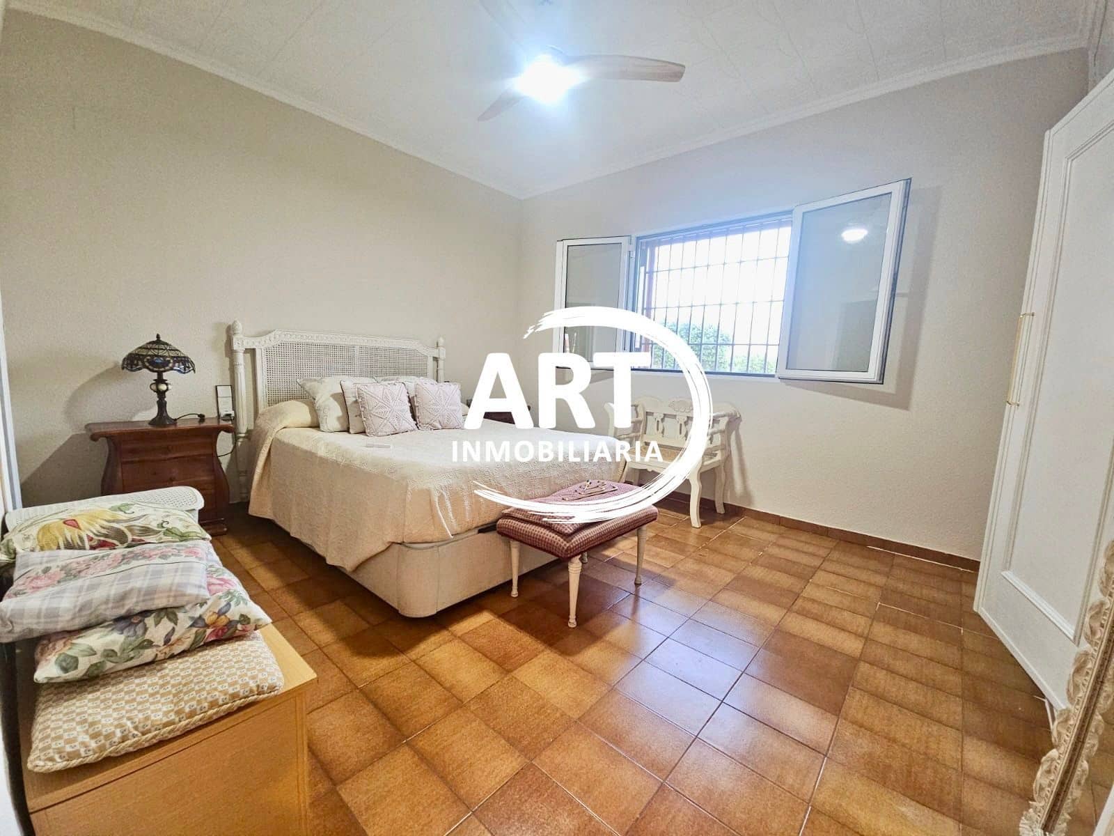 4 soverom Villa til salgs i La Pobla de Vallbona med svømmebasseng garasje - € 595 000 (Ref: 9325929)