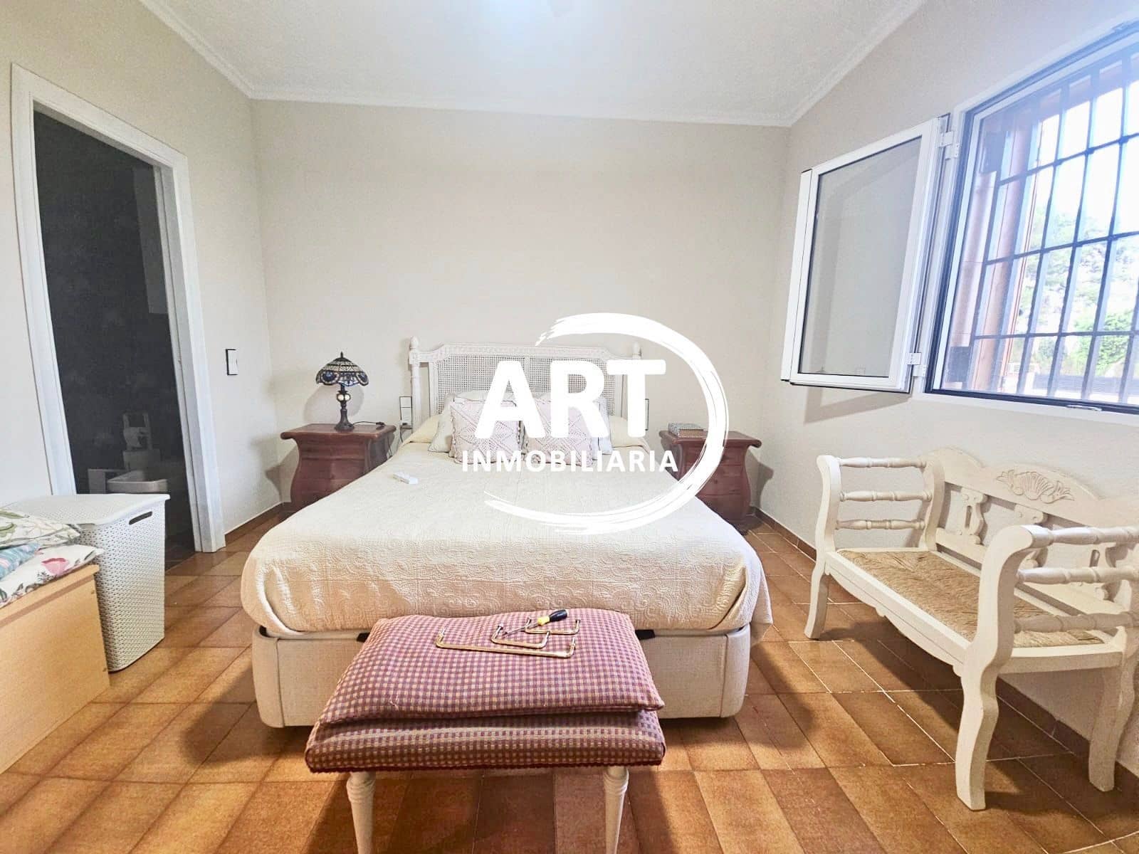 4 soverom Villa til salgs i La Pobla de Vallbona med svømmebasseng garasje - € 595 000 (Ref: 9325929)