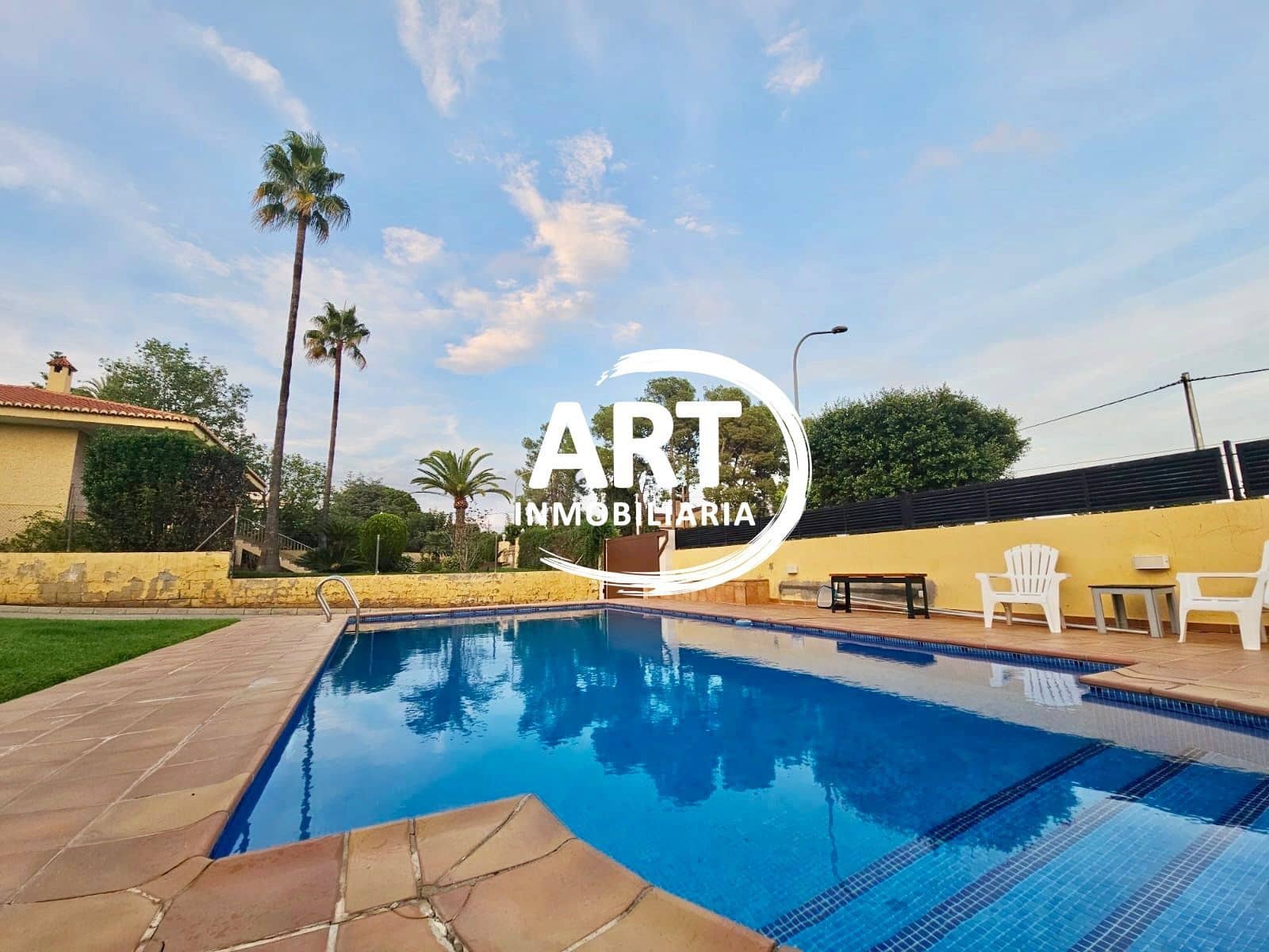 4 soverom Villa til salgs i La Pobla de Vallbona med svømmebasseng garasje - € 595 000 (Ref: 9325929)