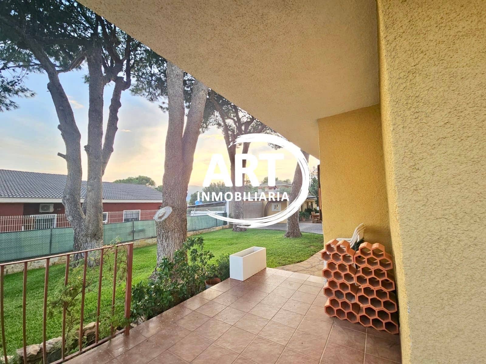 4 soverom Villa til salgs i La Pobla de Vallbona med svømmebasseng garasje - € 595 000 (Ref: 9325929)