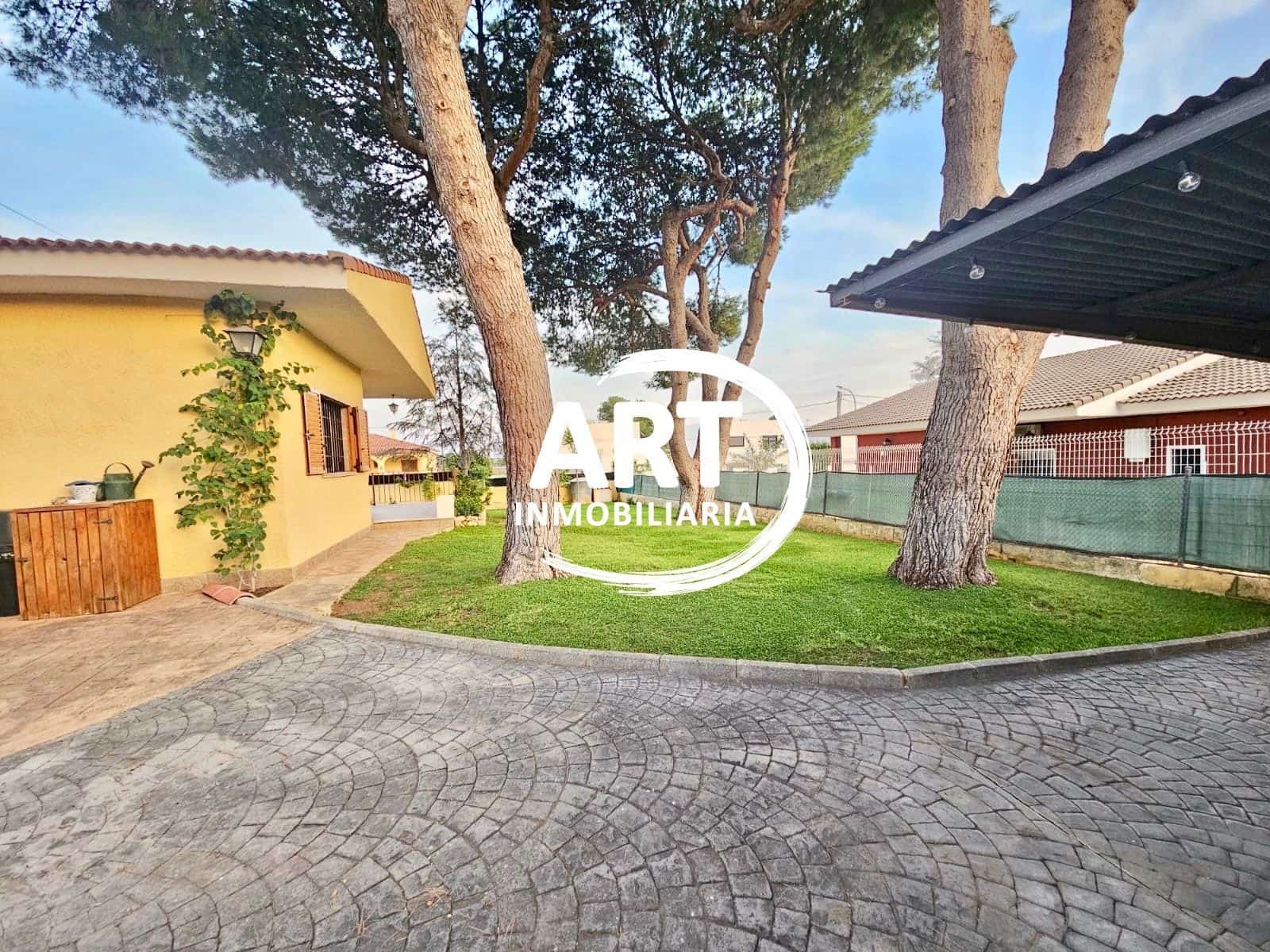 4 soverom Villa til salgs i La Pobla de Vallbona med svømmebasseng garasje - € 595 000 (Ref: 9325929)