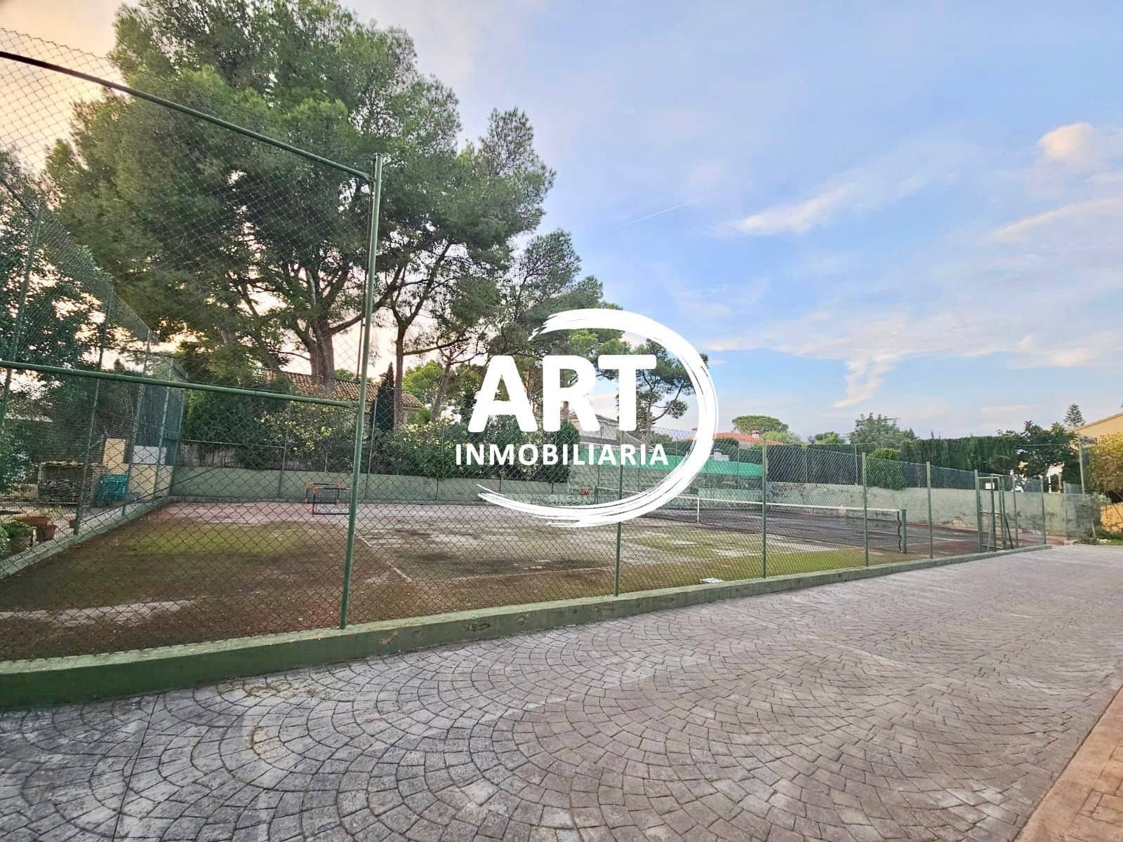 4 soverom Villa til salgs i La Pobla de Vallbona med svømmebasseng garasje - € 595 000 (Ref: 9325929)