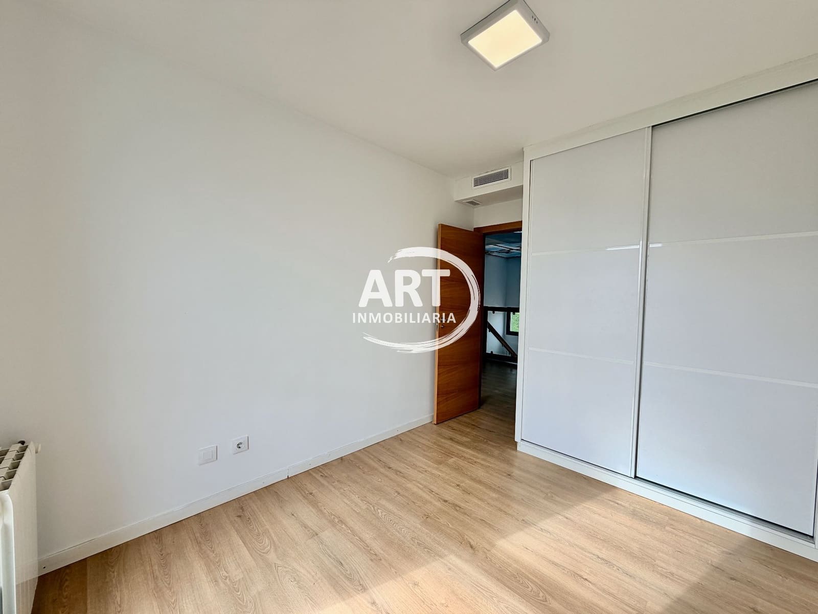 Casa de 3 habitaciones en San Antonio de Benagéber en alquiler con garaje - 1.500 € (Ref: 9334376)