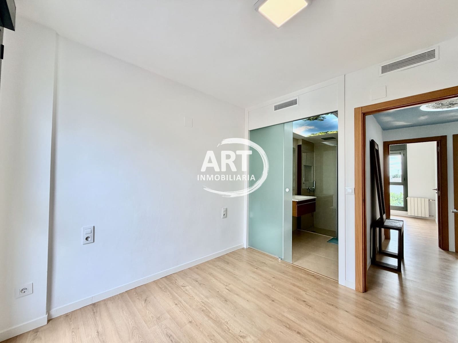 Casa de 3 habitaciones en San Antonio de Benagéber en alquiler con garaje - 1.500 € (Ref: 9334376)