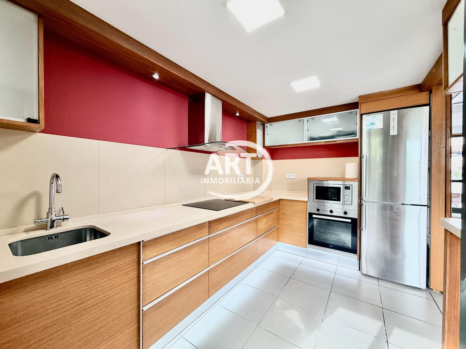 Casa de 3 habitaciones en San Antonio de Benagéber en alquiler con garaje - 1.500 € (Ref: 9334376)