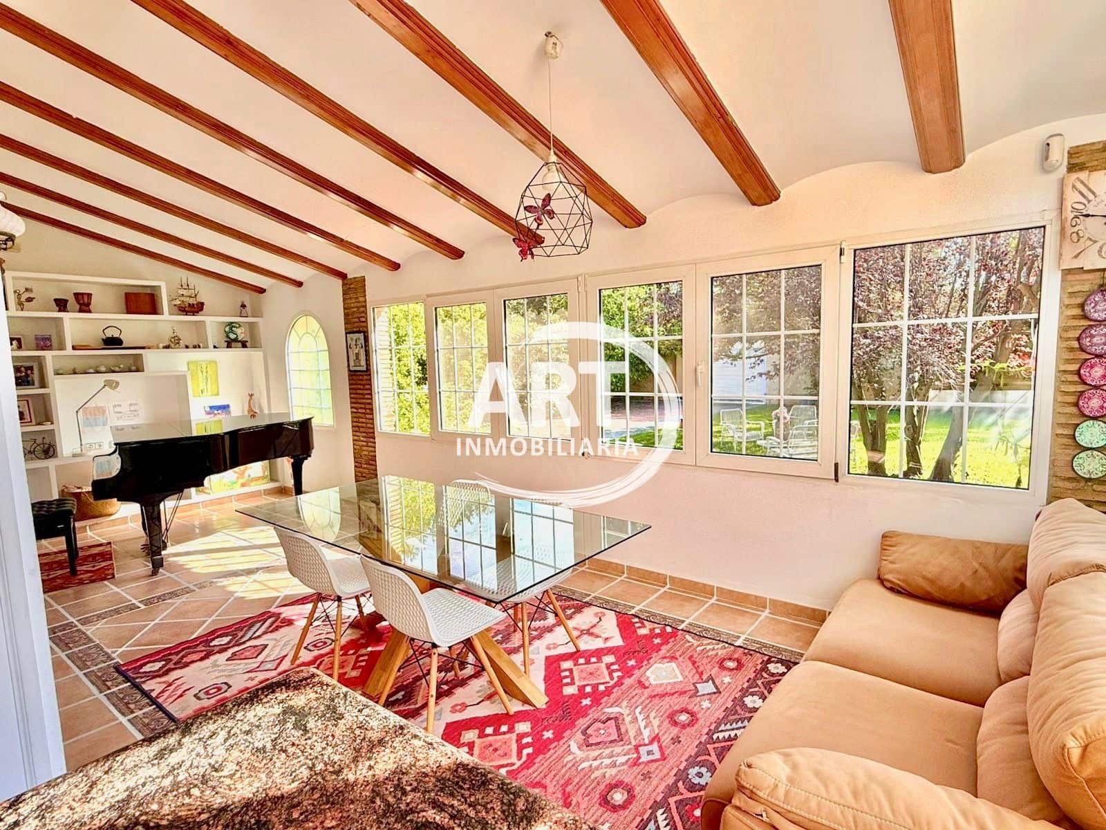 5 soverom Villa til salgs i L'Eliana med svømmebasseng garasje - € 680 000 (Ref: 9337518)