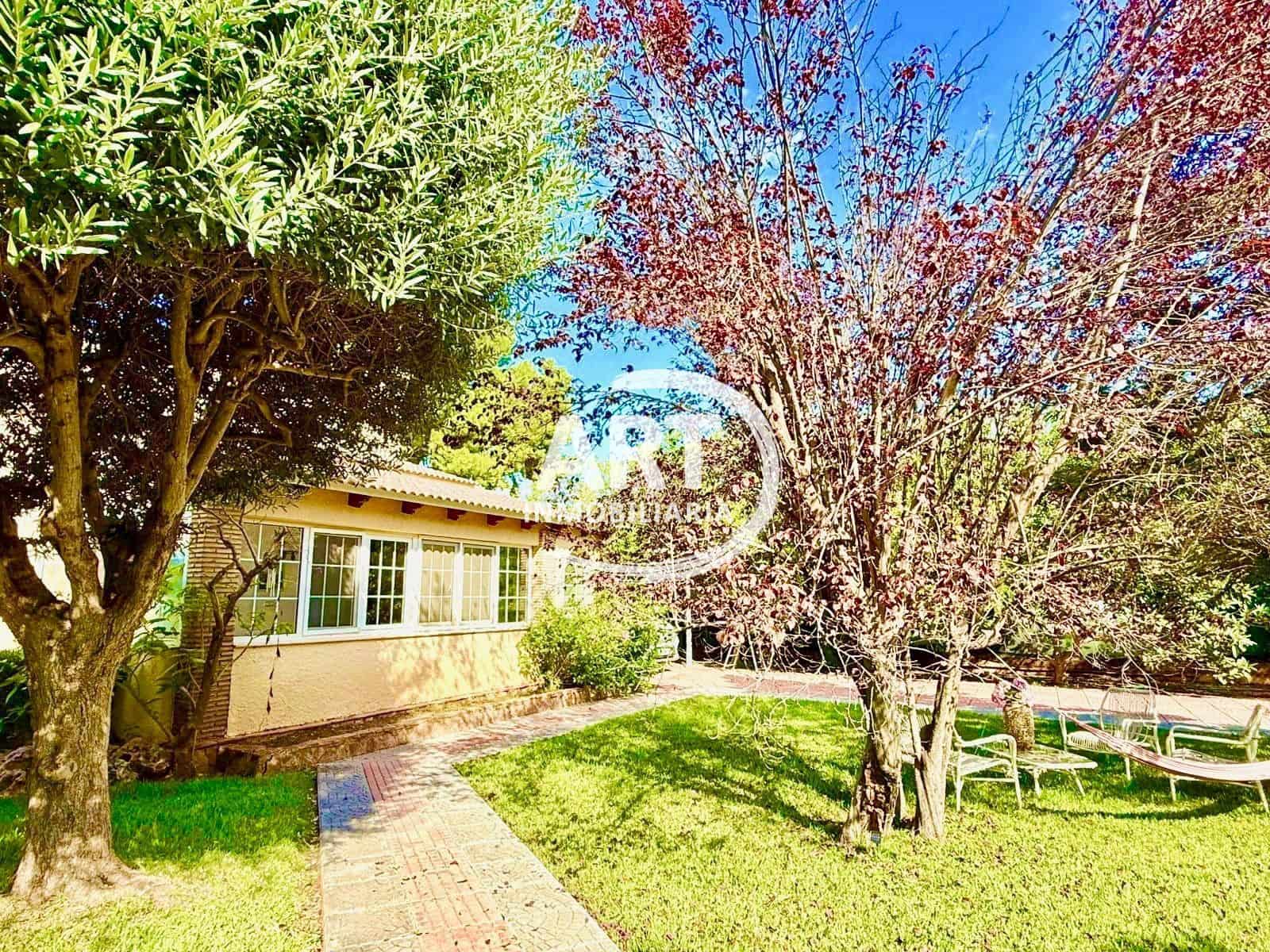 5 soverom Villa til salgs i L'Eliana med svømmebasseng garasje - € 680 000 (Ref: 9337518)