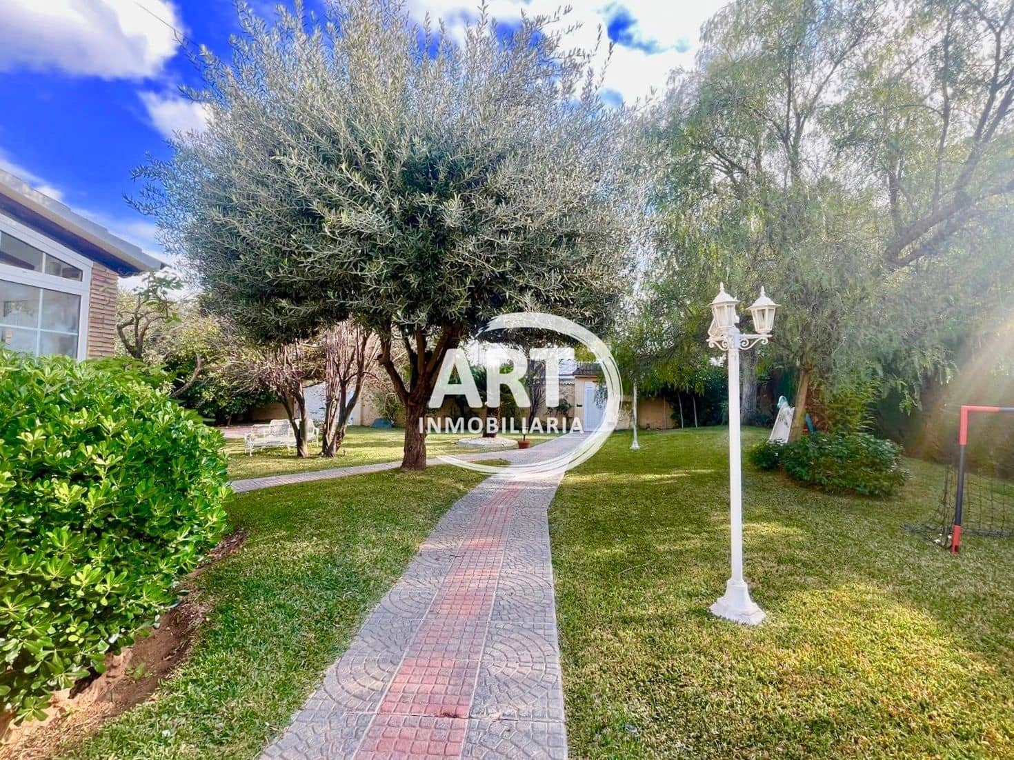 5 bedroom Villa for sale in L'Eliana with pool garage - € 680,000 (Ref: 9337518)