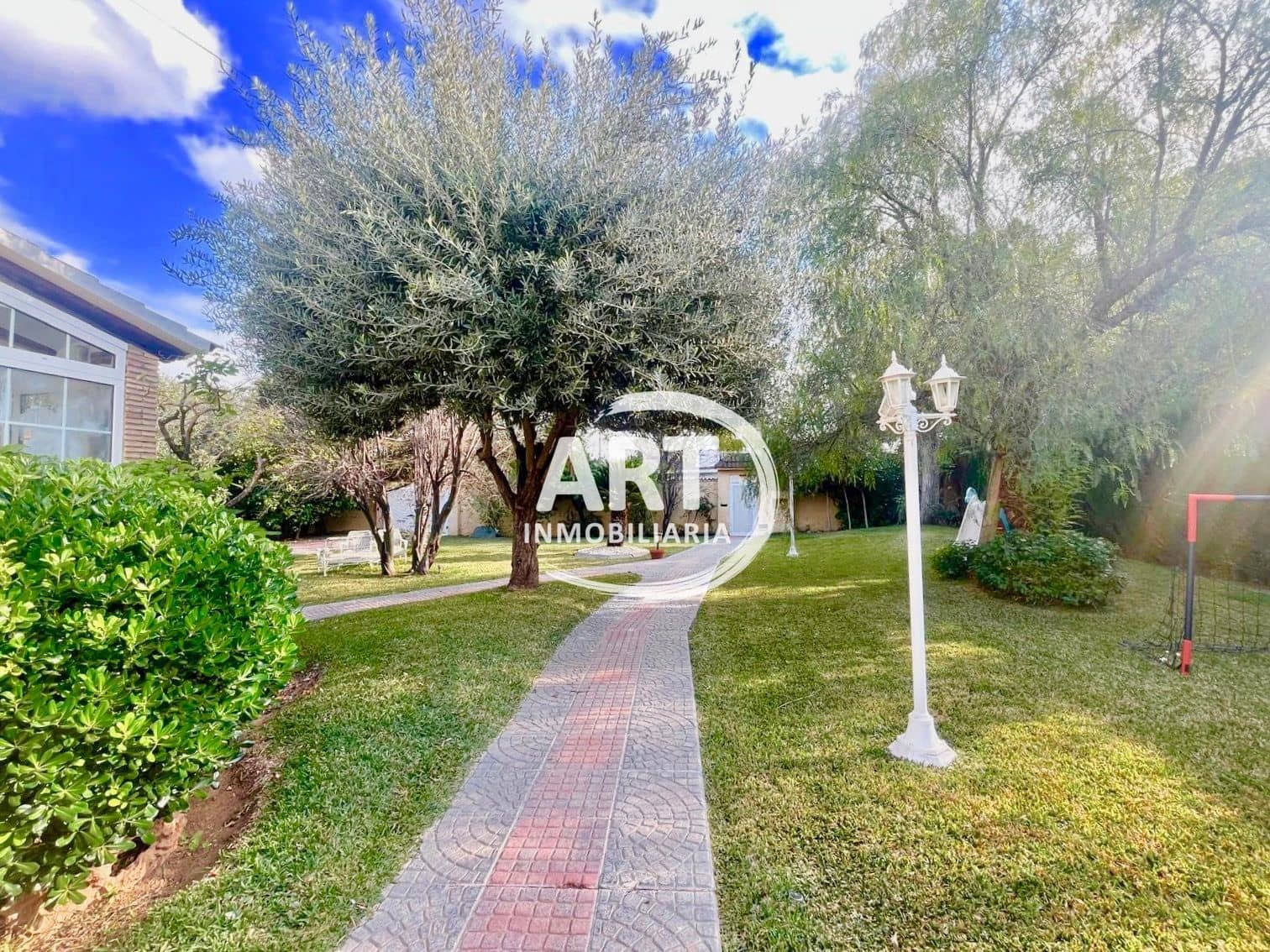 5 bedroom Villa for sale in L'Eliana with pool garage - € 680,000 (Ref: 9337518)